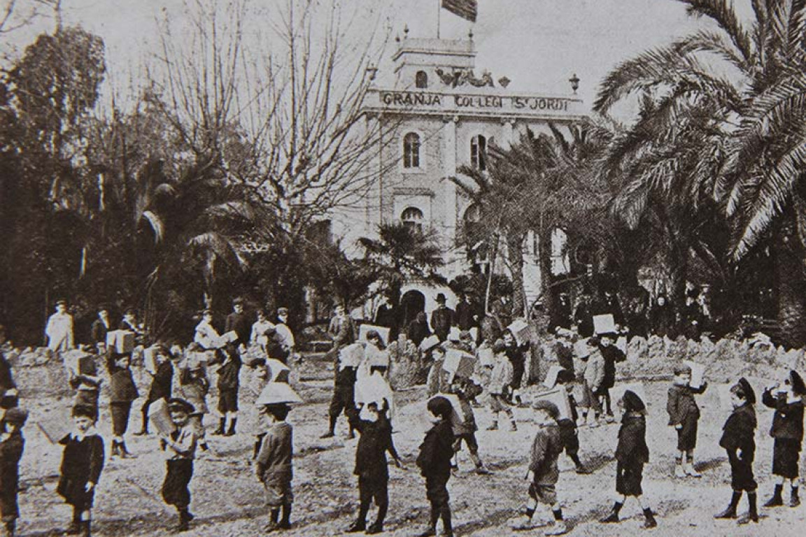 1 d’octubre de 1898: la primera escola que es defensa